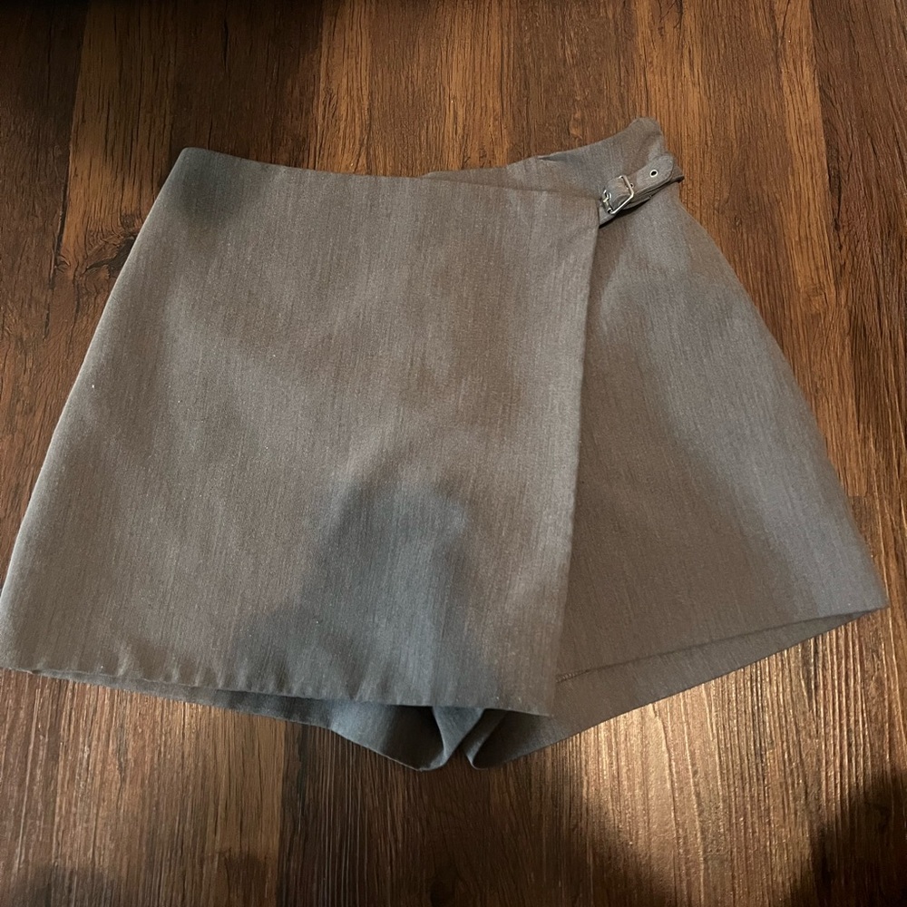gray skirt